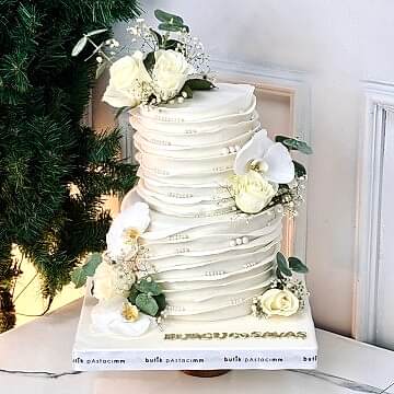 Zarif Çiçekli Nişan Pastası (Engagement Cake)